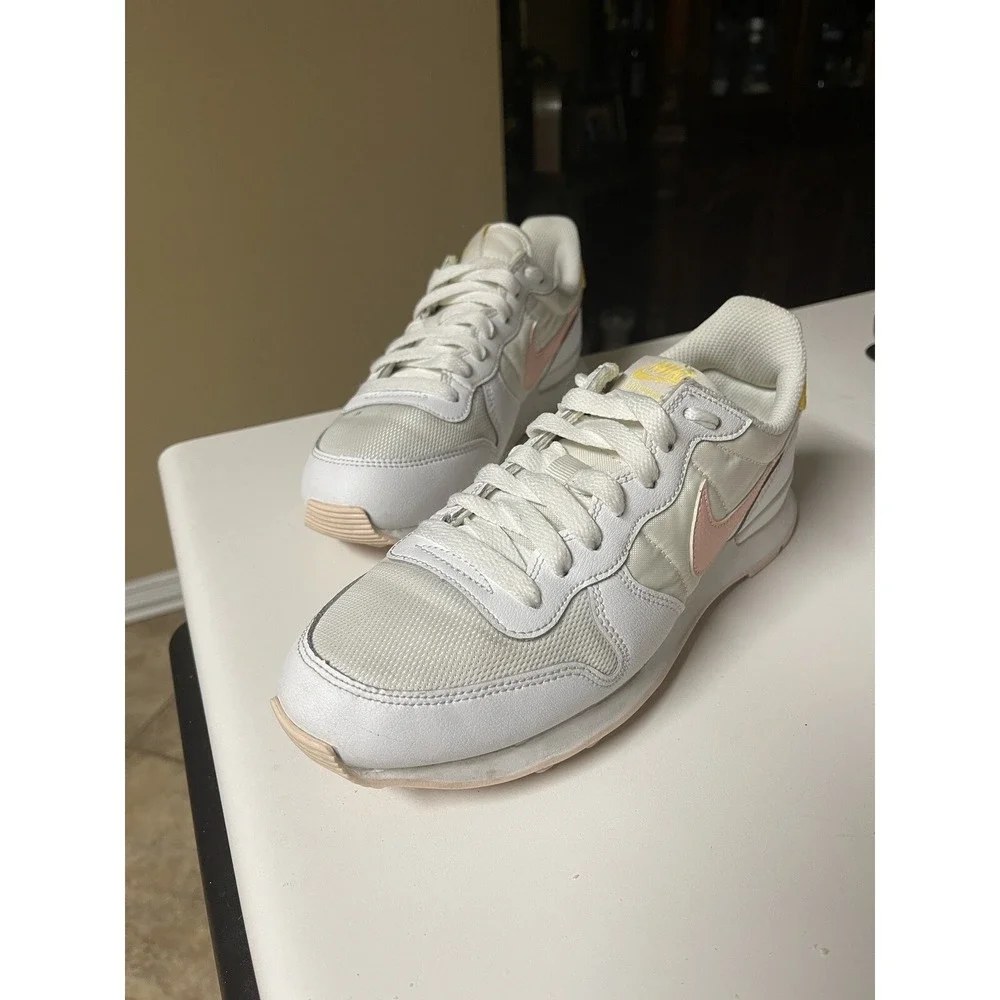 Nike‎ Internationalist Womens 6.5 White Pink Running Casual Sneakers Shoes